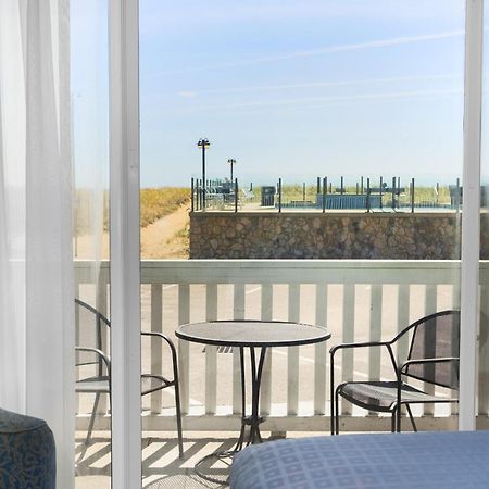 Waves Oceanfront Resort Олд-Орчард-Бич Экстерьер фото
