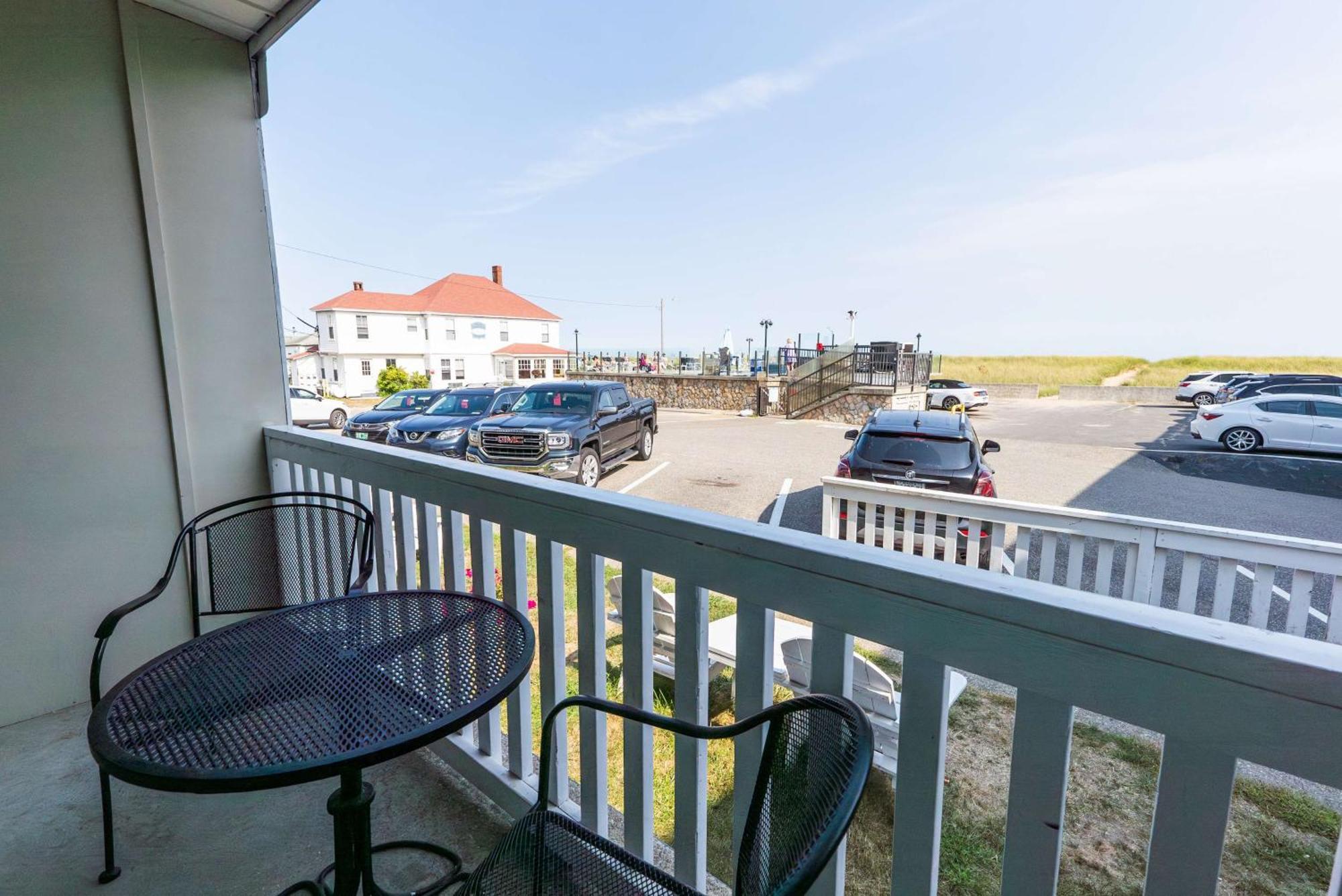 Waves Oceanfront Resort Олд-Орчард-Бич Экстерьер фото