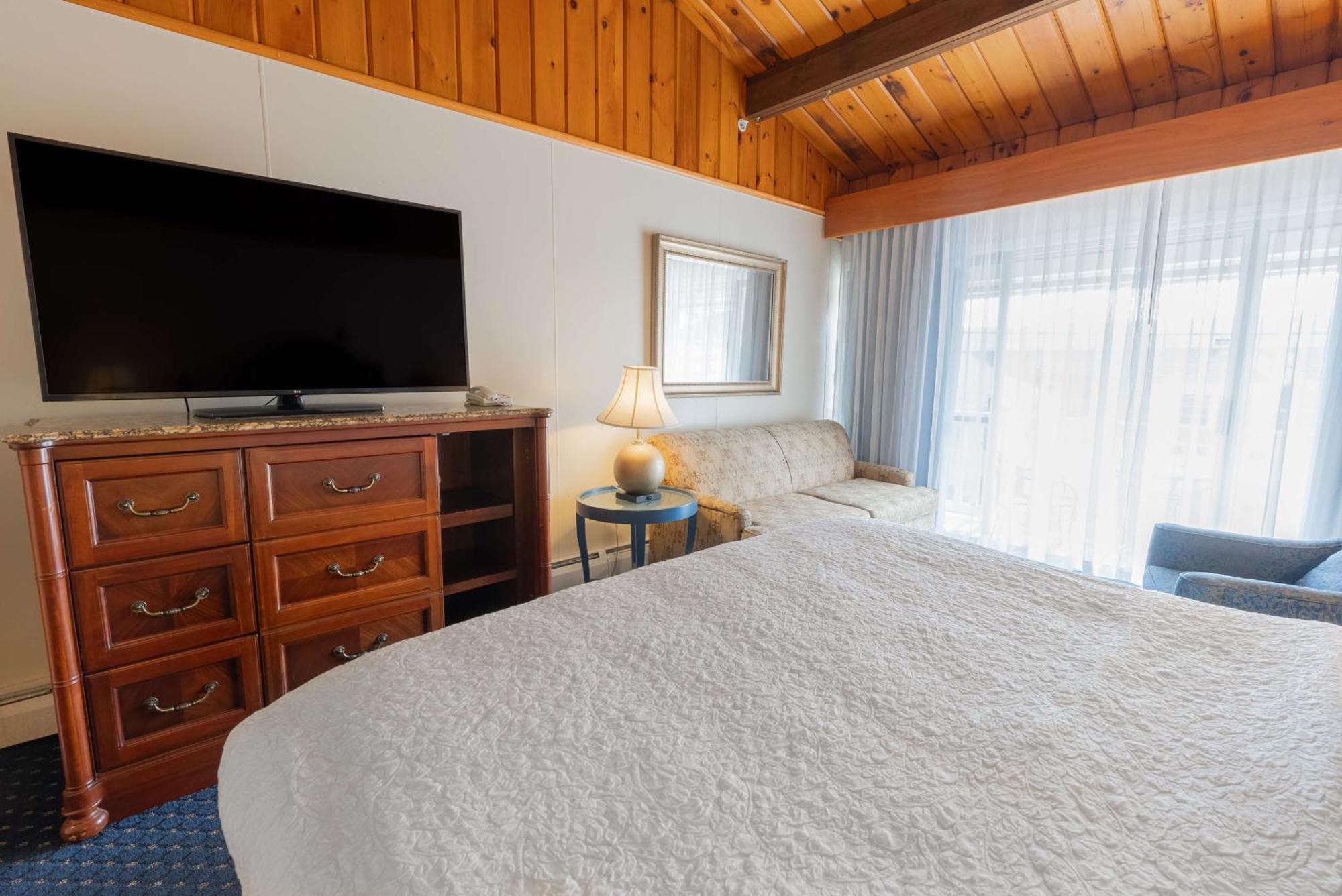 Waves Oceanfront Resort Олд-Орчард-Бич Экстерьер фото
