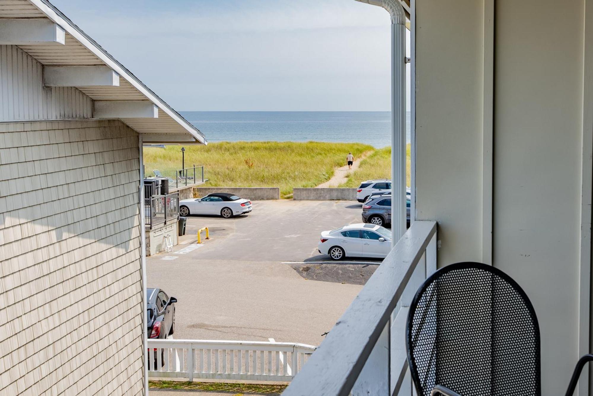 Waves Oceanfront Resort Олд-Орчард-Бич Экстерьер фото