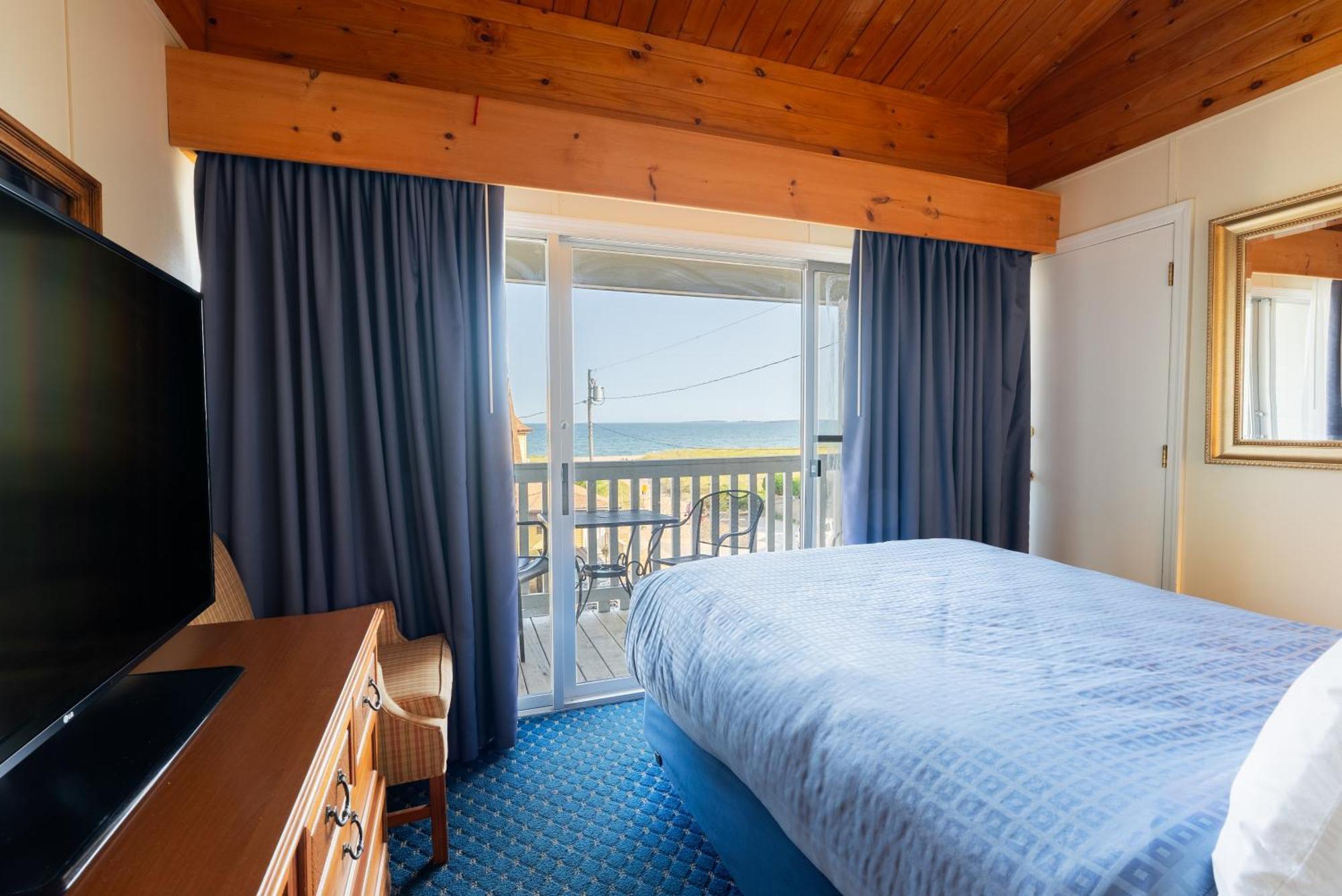 Waves Oceanfront Resort Олд-Орчард-Бич Экстерьер фото