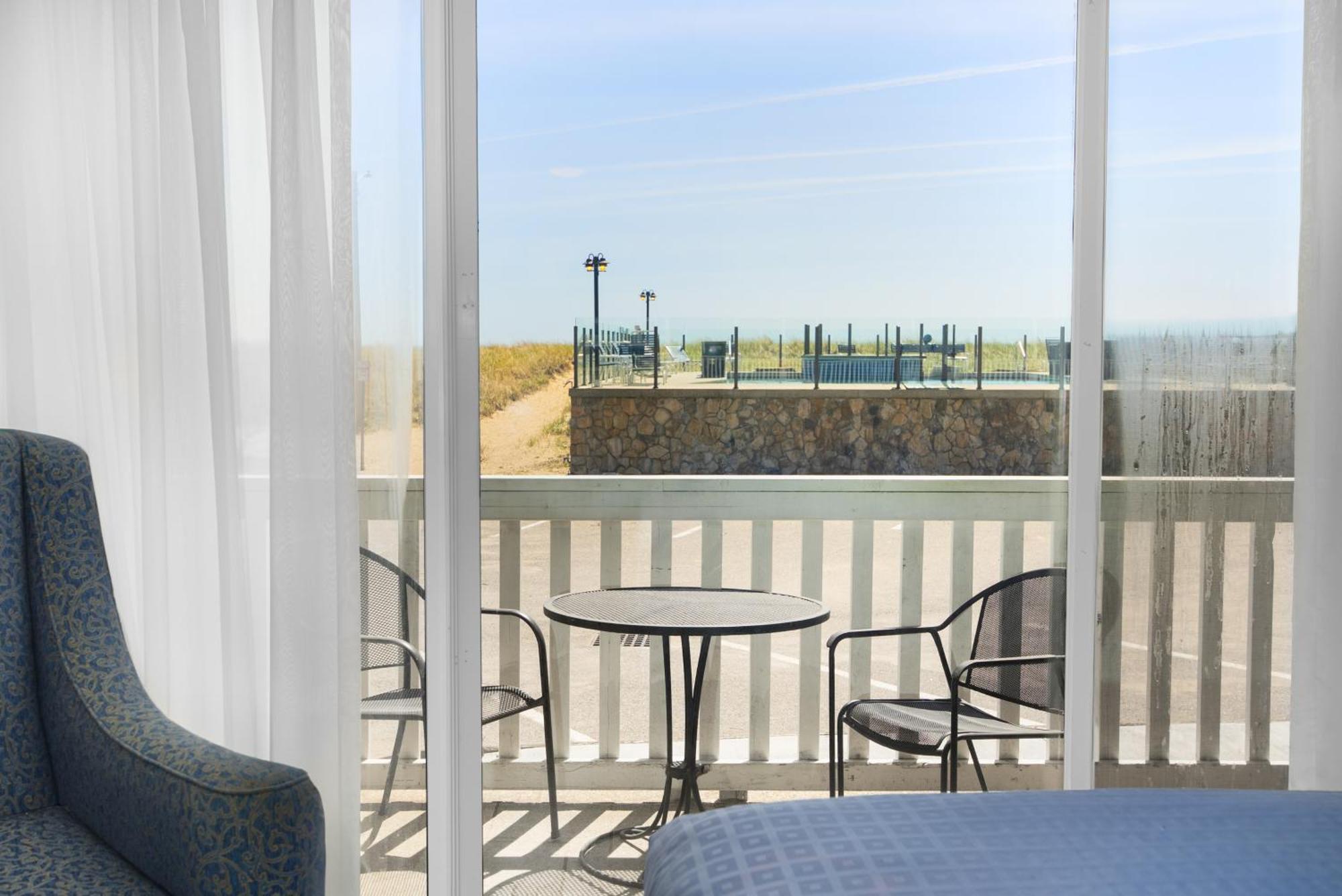 Waves Oceanfront Resort Олд-Орчард-Бич Экстерьер фото