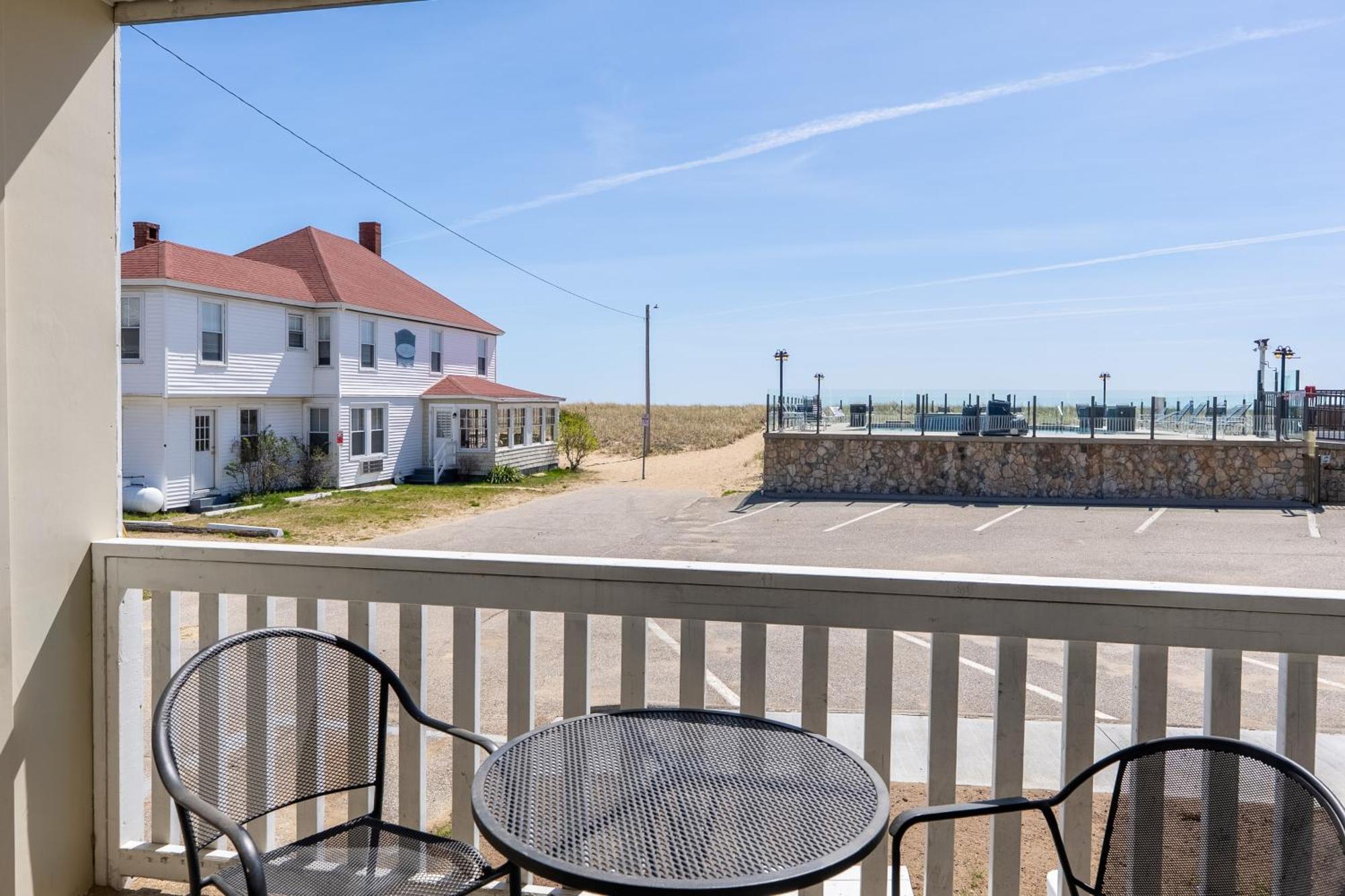 Waves Oceanfront Resort Олд-Орчард-Бич Экстерьер фото