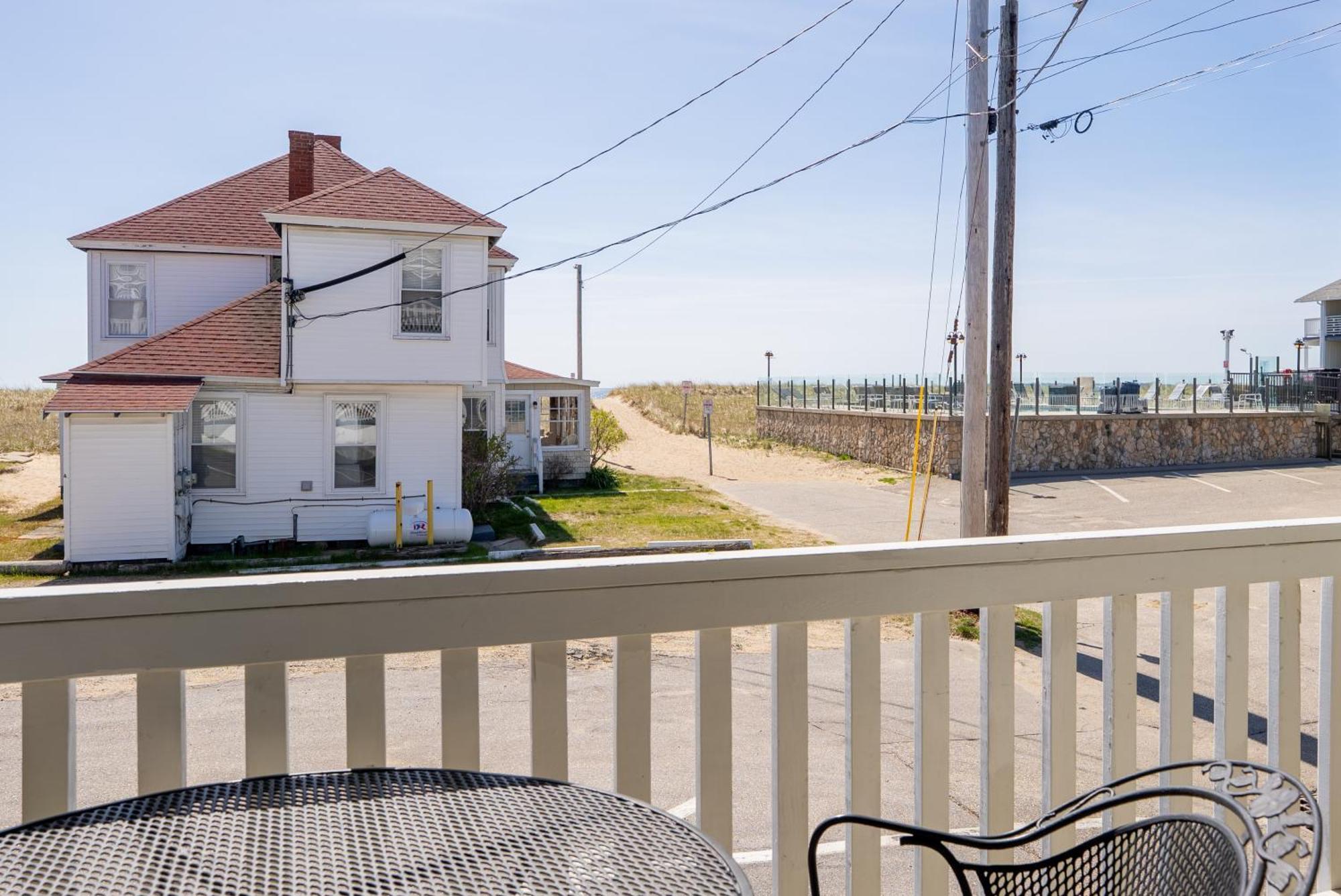 Waves Oceanfront Resort Олд-Орчард-Бич Экстерьер фото